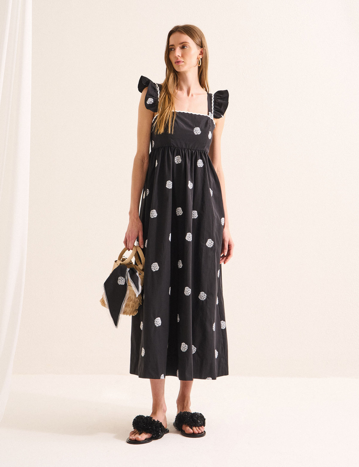 Vestido Conchas Com Lenço Preto